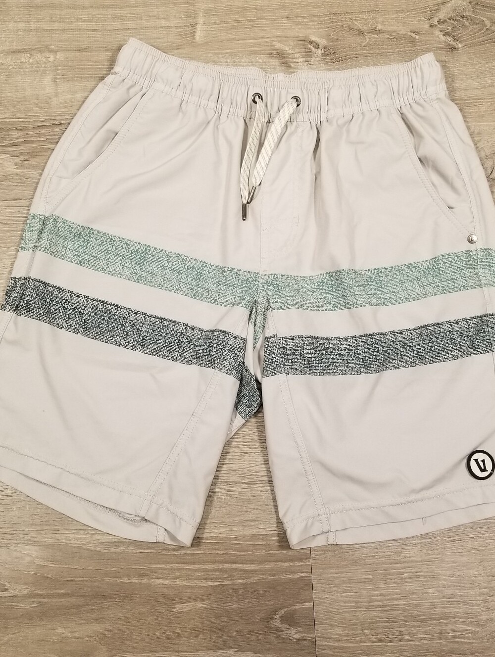Vuori Chromatic Kore Shorts Mens Small Gray Striped Lined Beach Swimming Gym
